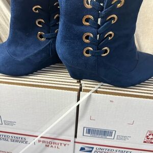 Elegant Navy Lace-Up Boots